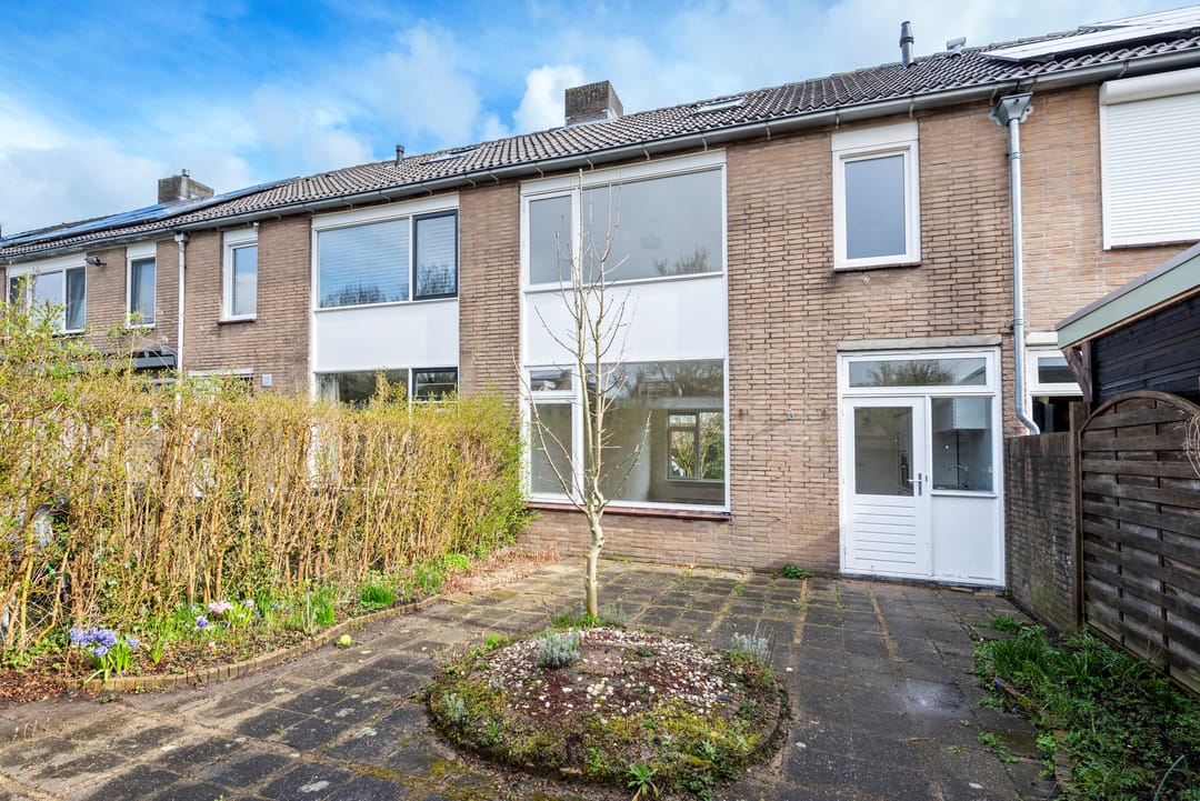 Modern family home with 5 bedrooms and sunny garden in Nieuw-Vennep West — 26