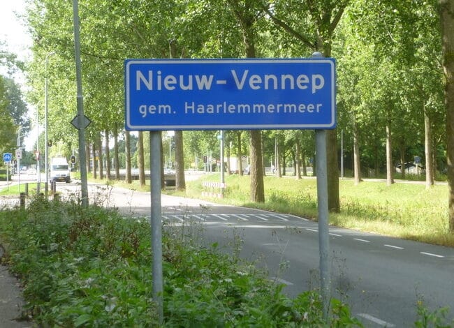 Modern family home with 5 bedrooms and sunny garden in Nieuw-Vennep West — 33