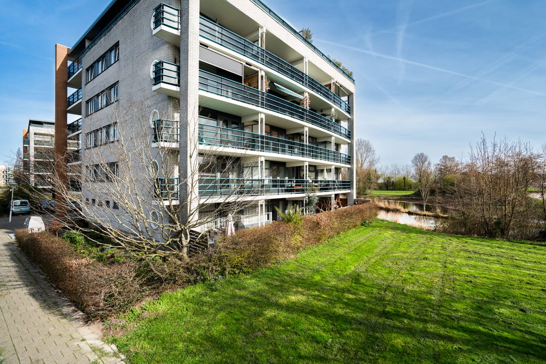 Spacious 3-room apartment with park view and southeast-facing balcony in Rokkeveen — 26