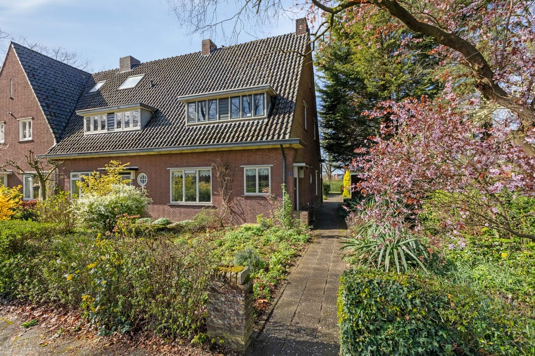 Characteristic corner house on unique waterfront location in Heumen — 41
