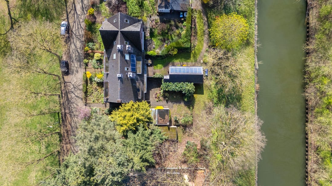Characteristic corner house on unique waterfront location in Heumen — 44