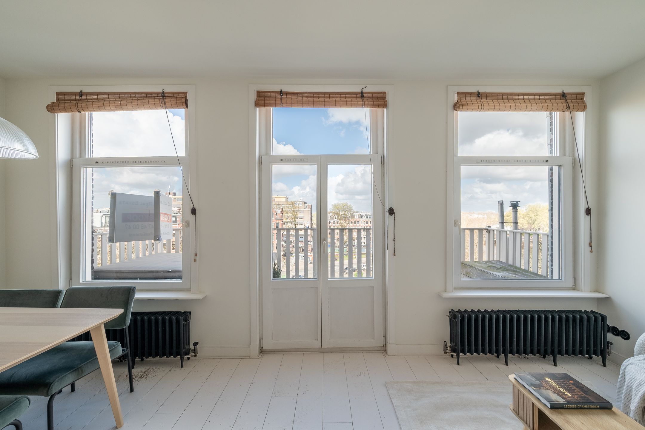 Renovated Three-Room Apartment with Roof Terrace and Panoramic City Views — 14