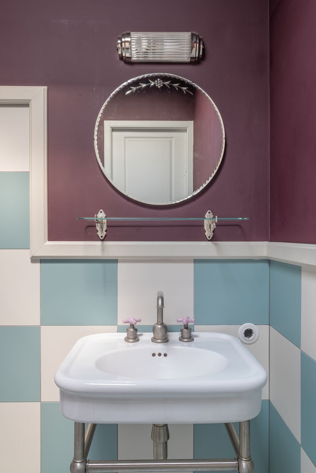 Renovated Three-Room Apartment with Roof Terrace and Panoramic City Views — 22