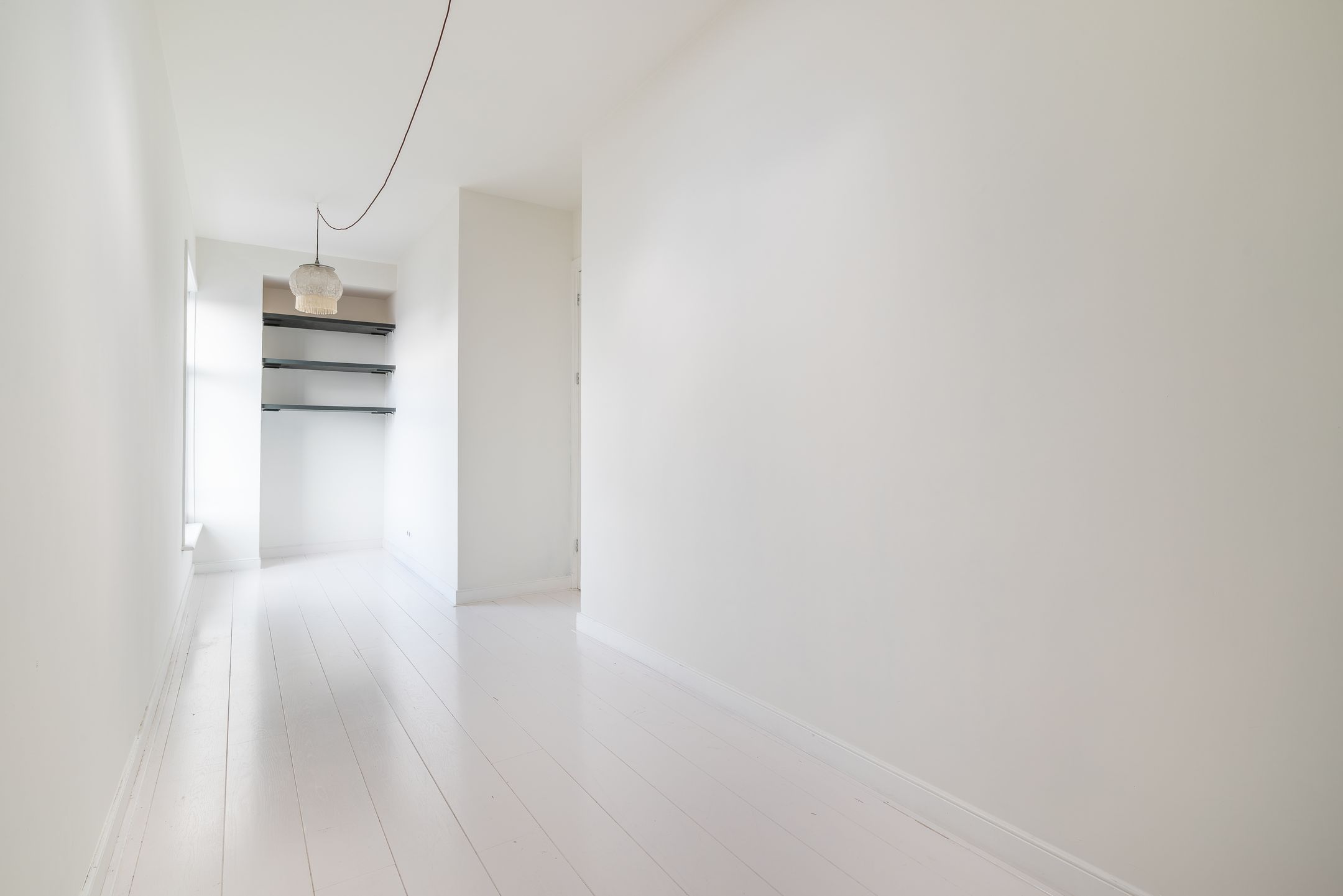Renovated Three-Room Apartment with Roof Terrace and Panoramic City Views — 26