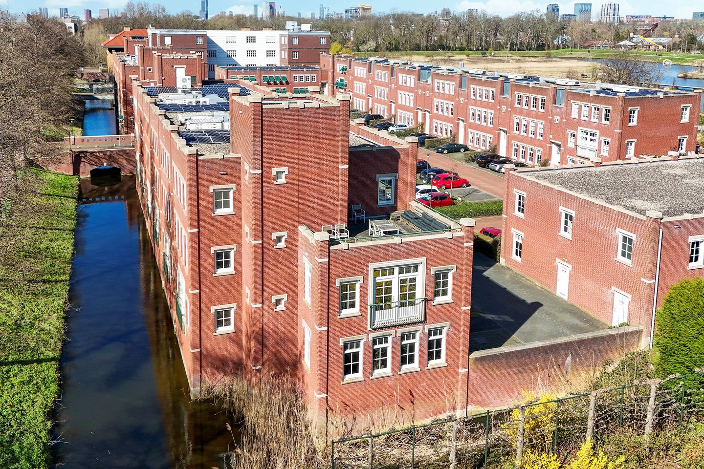 Bekijk foto 1 van Laan van Zuid Hoorn 57