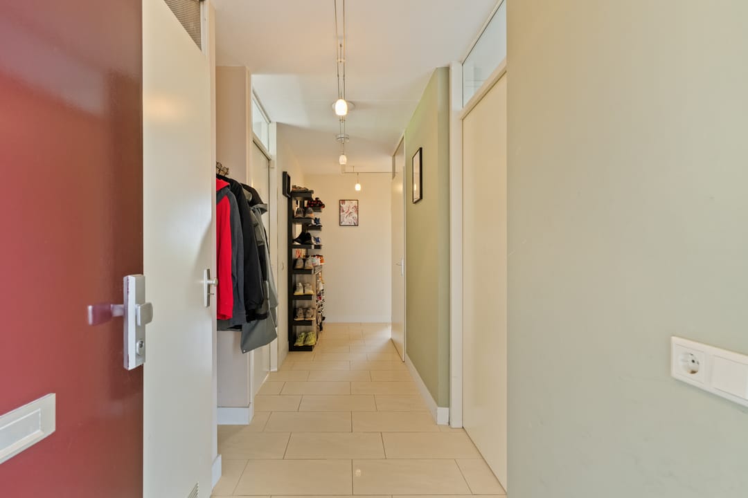 Spacious ground-floor corner apartment with free views and extra room in quiet residential area — 19