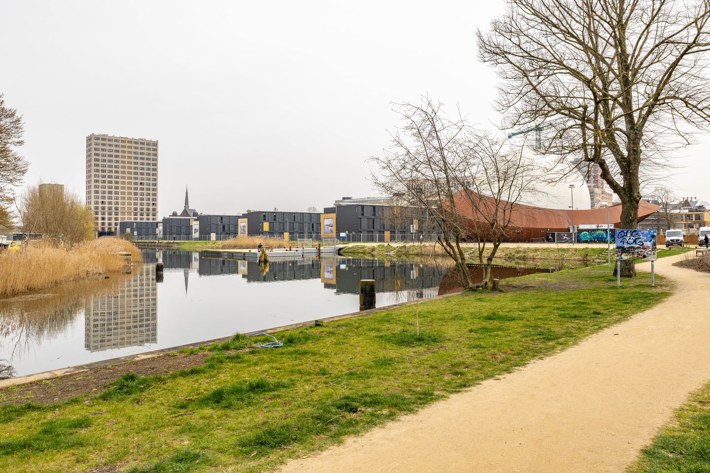 Renovated Apartment with Roof Terrace in Groningen — 24