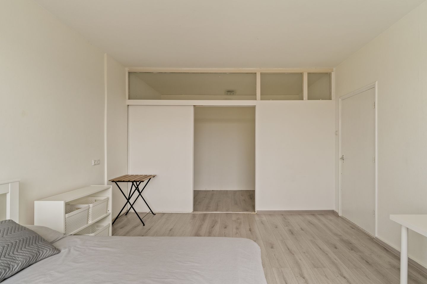 Top Floor Apartment with Two Balconies in Rotterdam Het Lage Land — 16