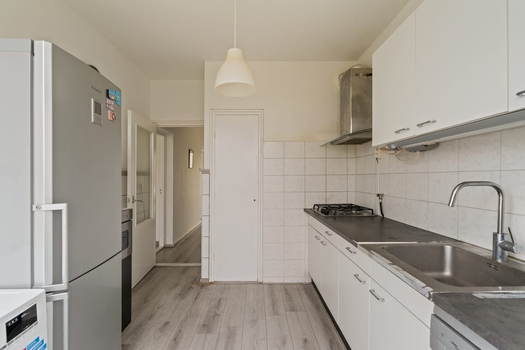 Top Floor Apartment with Two Balconies in Rotterdam Het Lage Land — 19