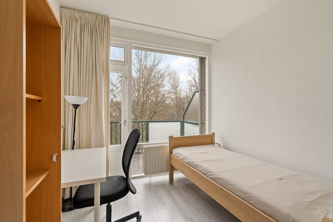 Top Floor Apartment with Two Balconies in Rotterdam Het Lage Land — 20