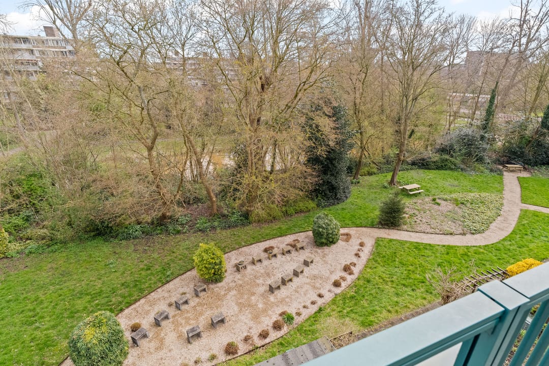 Top Floor Apartment with Two Balconies in Rotterdam Het Lage Land — 25