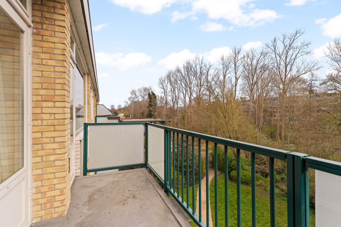 Top Floor Apartment with Two Balconies in Rotterdam Het Lage Land — 26