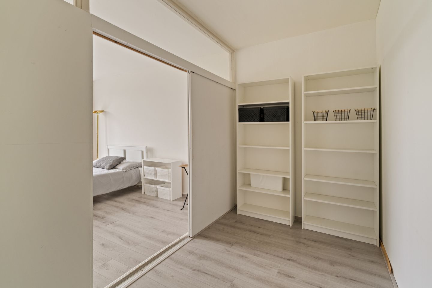 Top Floor Apartment with Two Balconies in Rotterdam Het Lage Land — 17