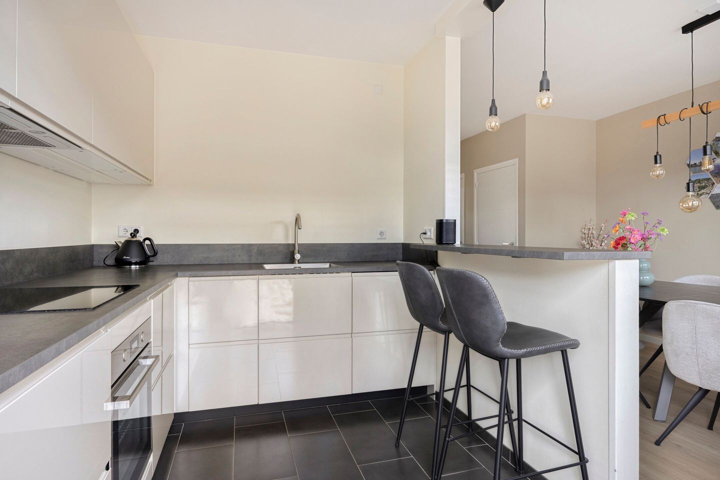 Foto 19 van van den Poelstraat 35