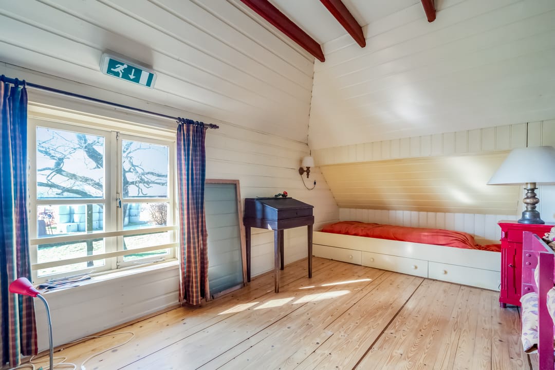 Characteristic Residential Farmhouse with Outbuildings on Spacious Plot Near Hasselt — 61