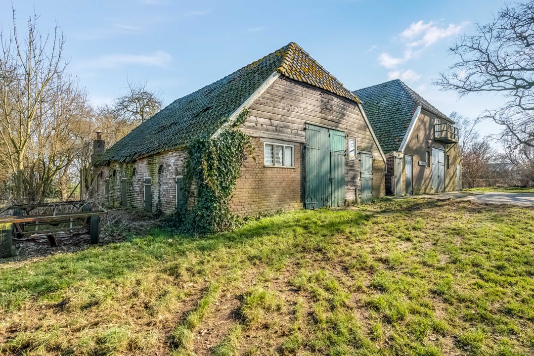 Characteristic Residential Farmhouse with Outbuildings on Spacious Plot Near Hasselt — 90