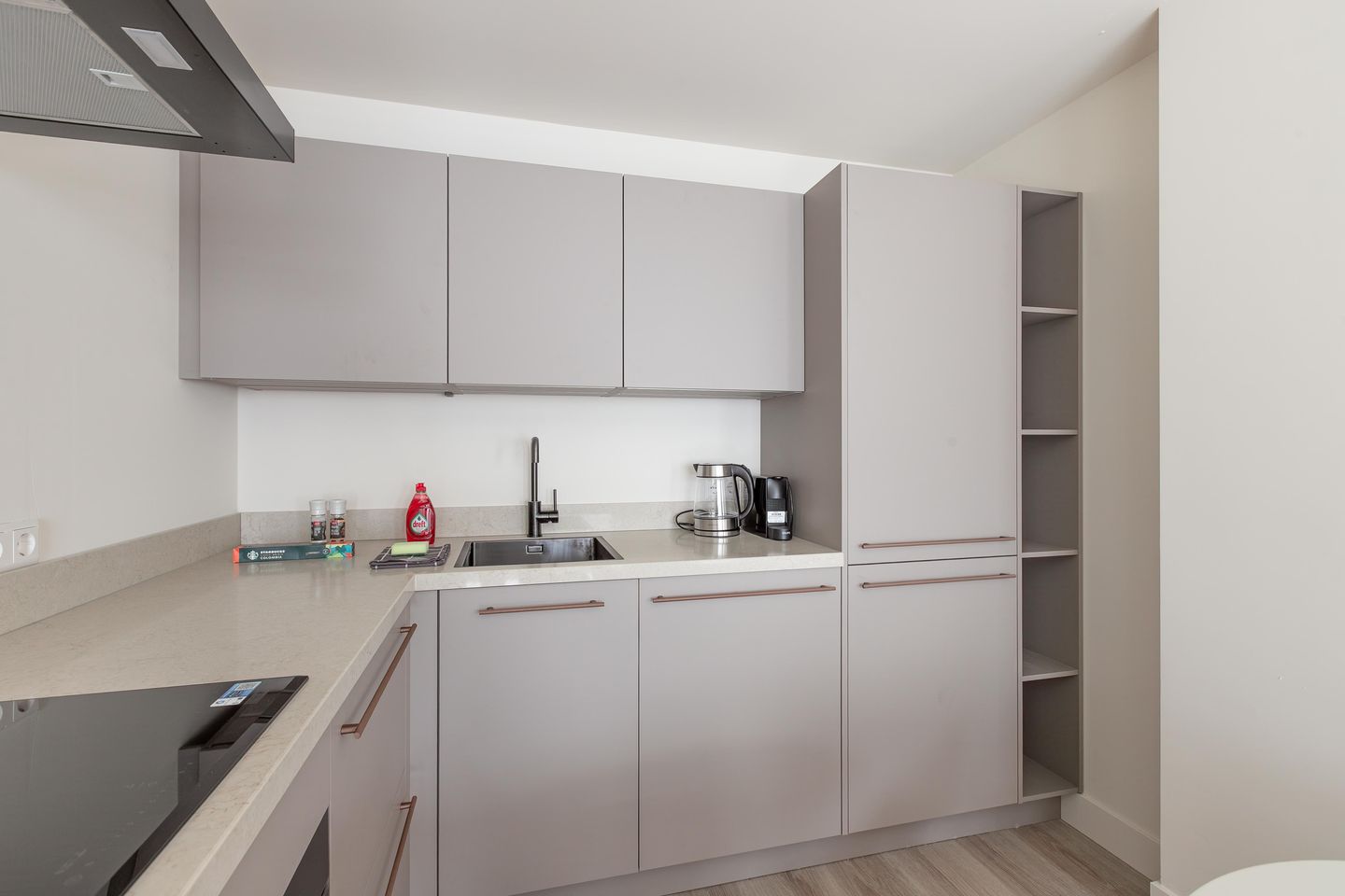 Photo 5 of Mathenesserlaan 208-N