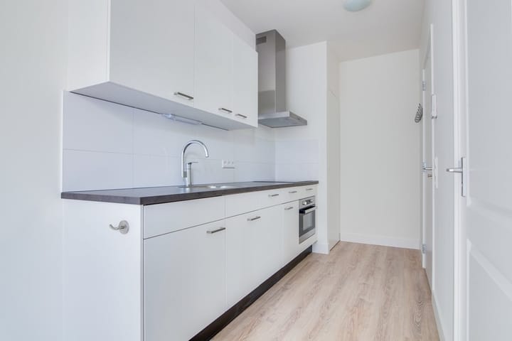 Photo 5 of Hooft Graaflandstraat 2-A2