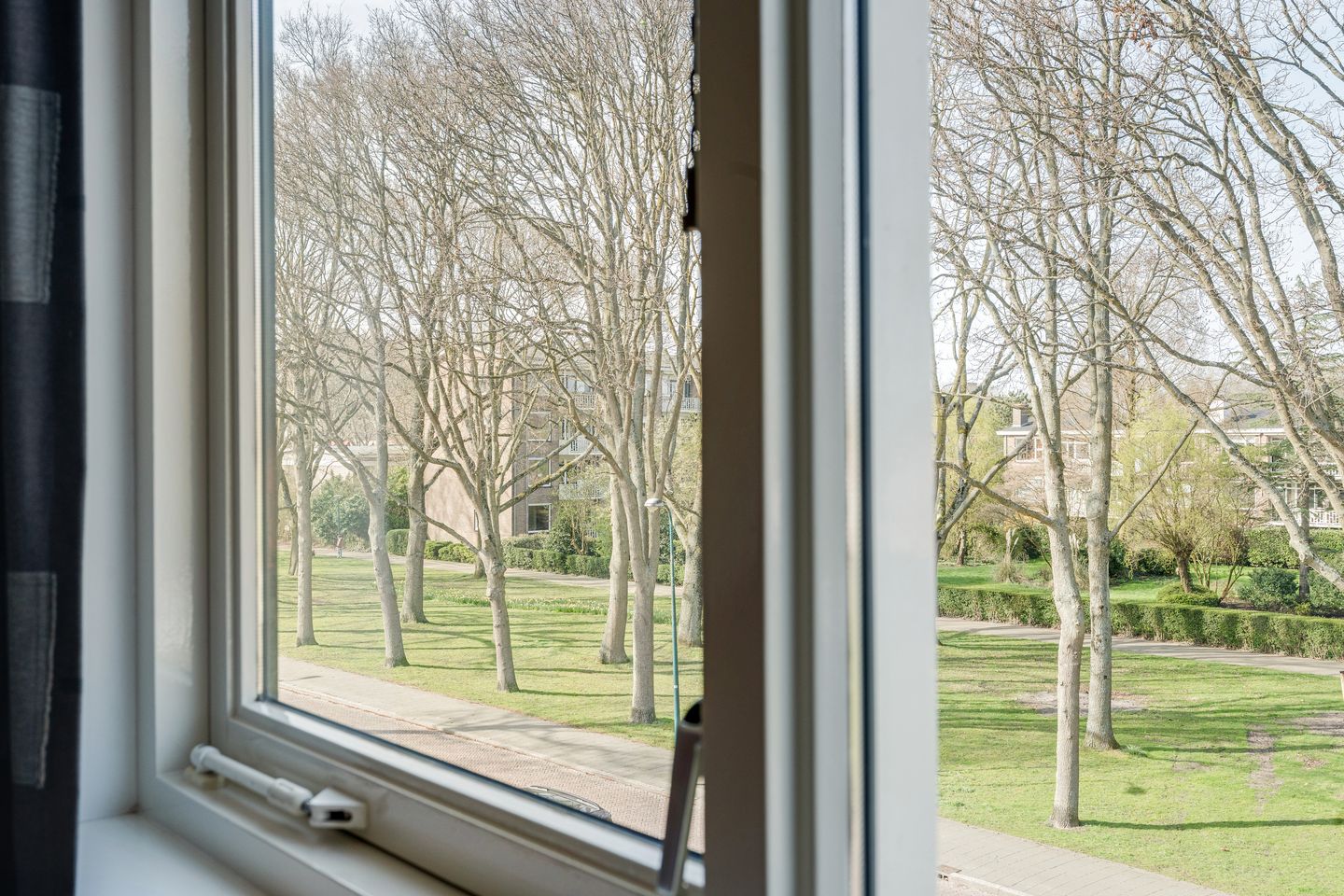 Spacious semi-detached villa on a characteristic tree-lined avenue in Oegstgeest — 52