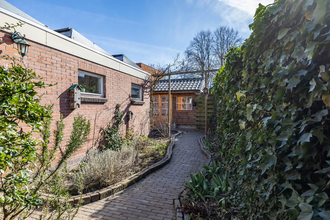 Characterful 1920s semi-detached home with modern amenities in Hoogkerk — 32