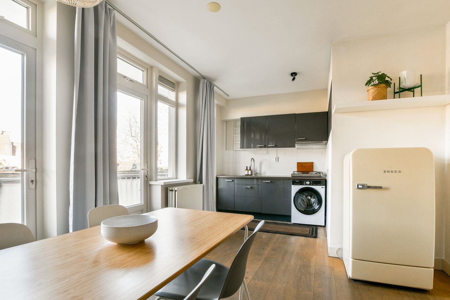 Photo 10 of Van Bossestraat 74-1