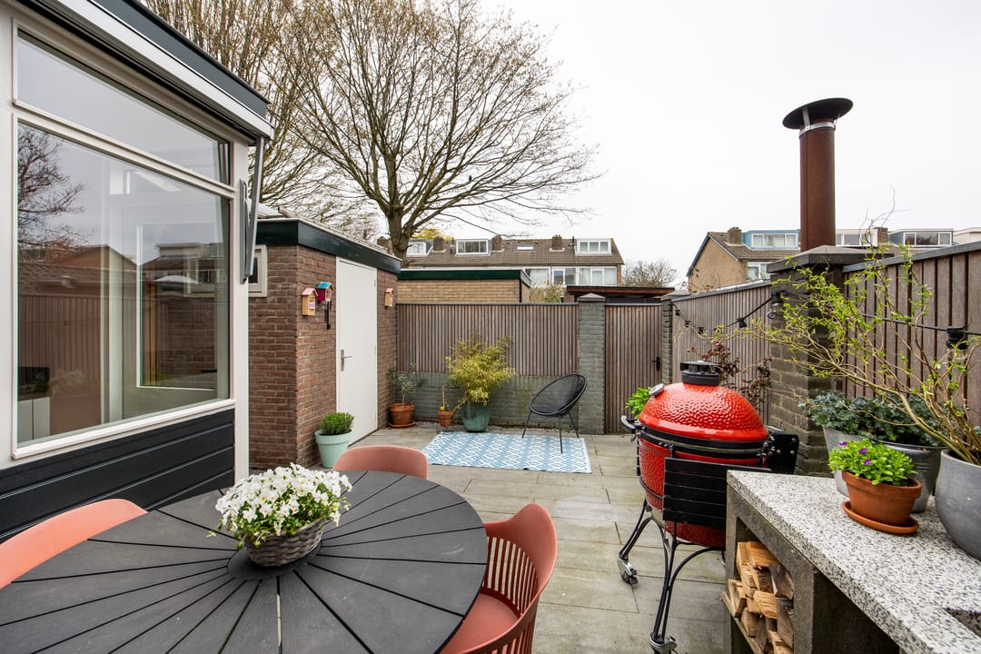 Characterful 1930s terraced house with energy label A in child-friendly Leiden neighborhood — 22