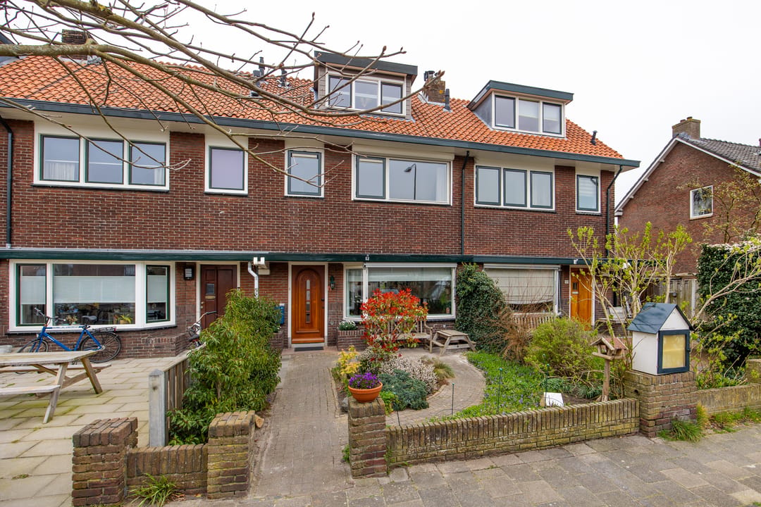 Characterful 1930s terraced house with energy label A in child-friendly Leiden neighborhood — 23