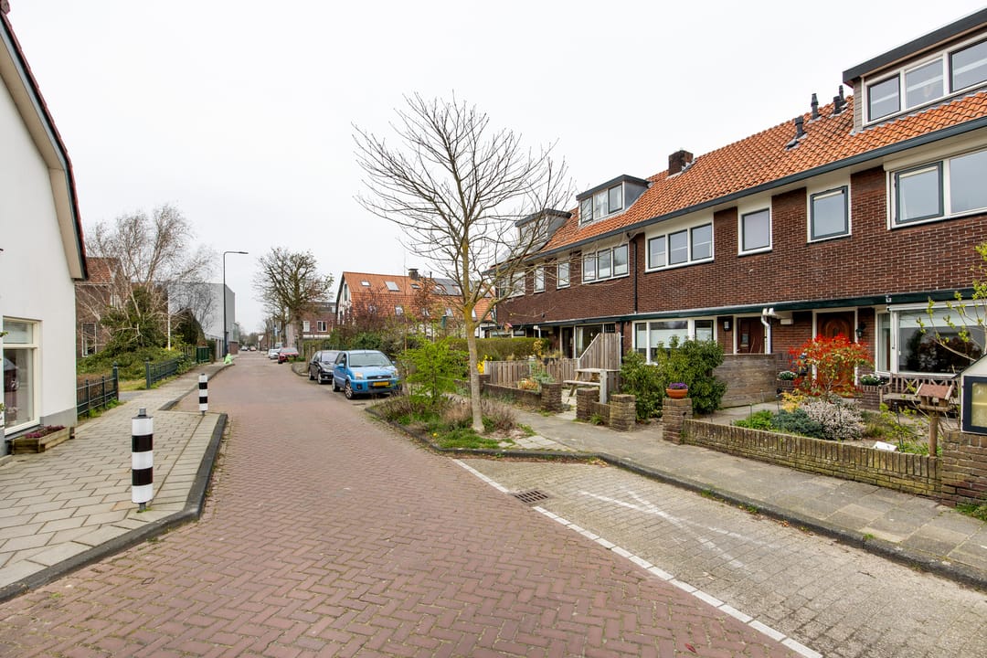 Characterful 1930s terraced house with energy label A in child-friendly Leiden neighborhood — 26
