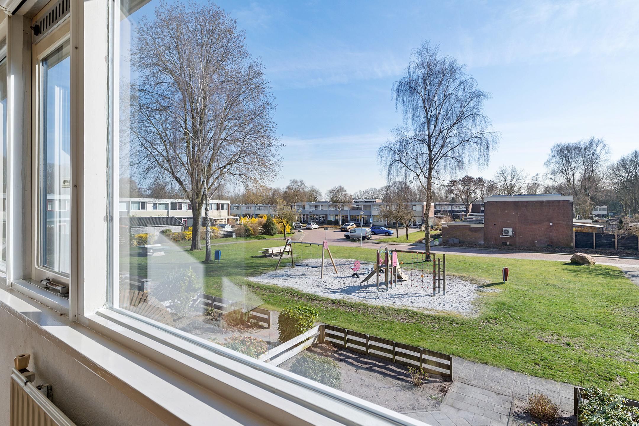 Terraced house in green Emmerhout neighborhood — 15