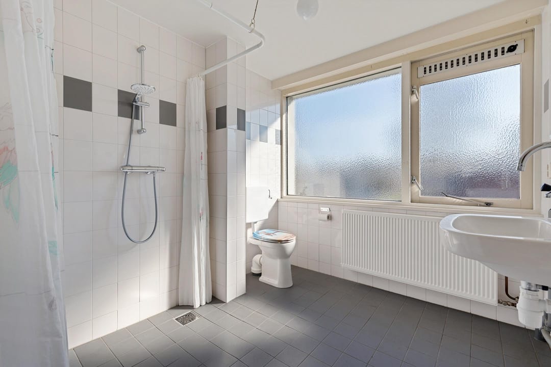 Terraced house in green Emmerhout neighborhood — 16
