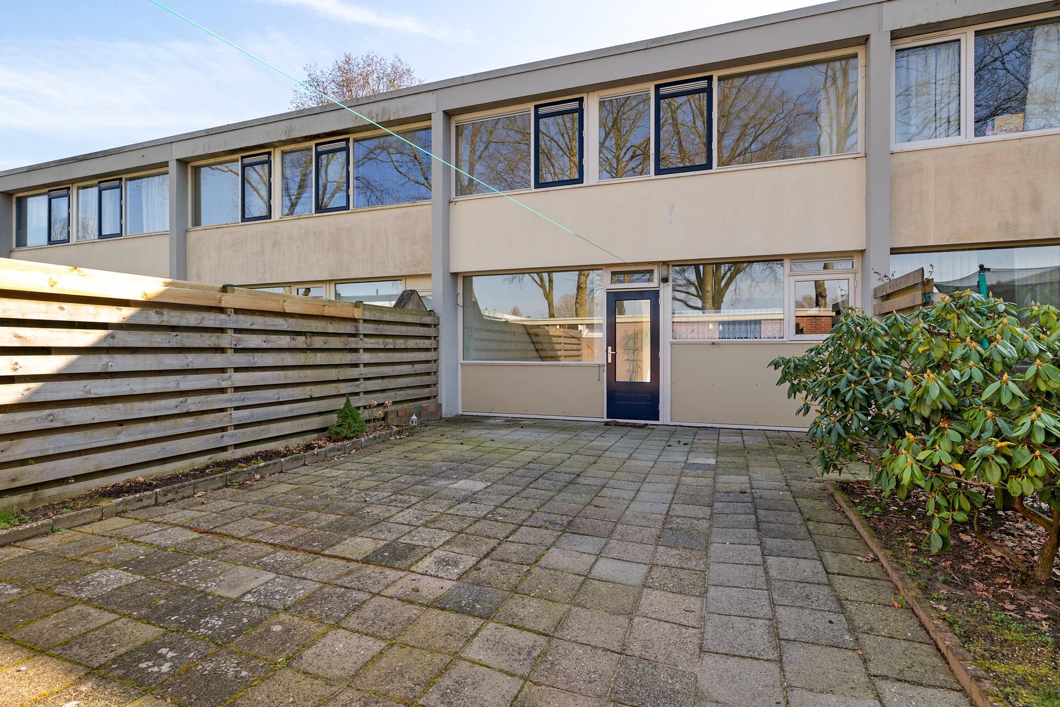 Terraced house in green Emmerhout neighborhood — 18