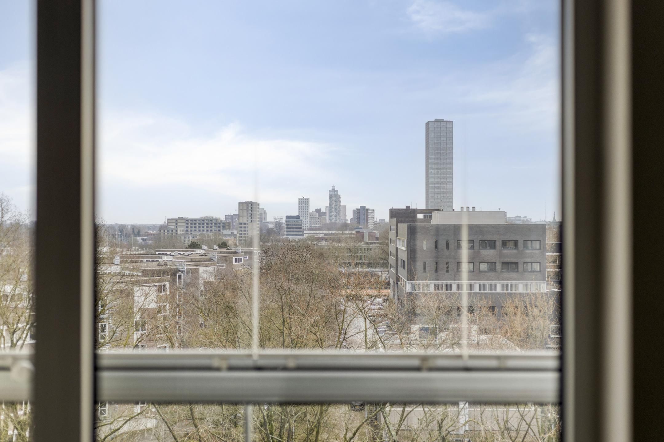 Spacious 3-Room Apartment with Double Balcony and Private Parking Near Tilburg University — 18
