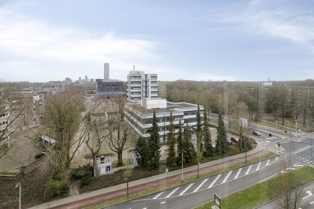 Spacious 3-Room Apartment with Double Balcony and Private Parking Near Tilburg University — 37