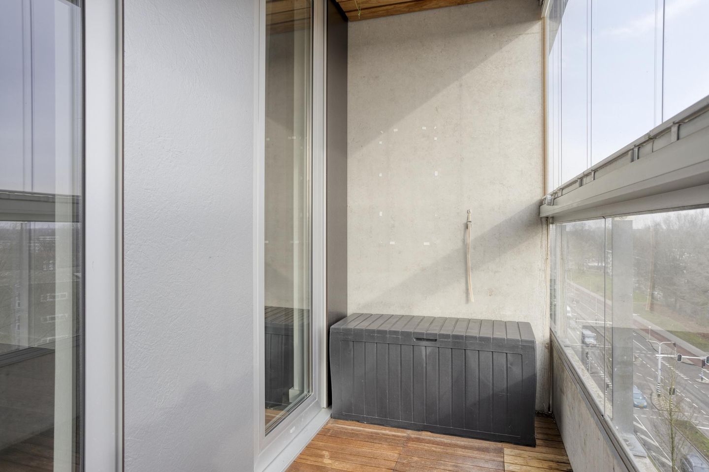 Spacious 3-Room Apartment with Double Balcony and Private Parking Near Tilburg University — 34
