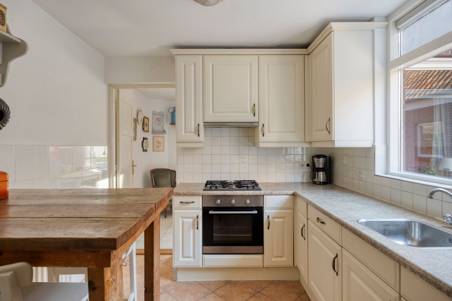 Semi-detached house with spacious driveway and three-car garage in 's Gravenmoer — 17