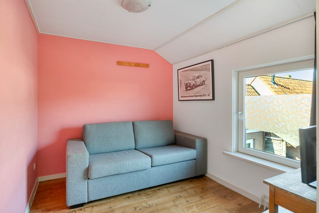 Semi-detached house with spacious driveway and three-car garage in 's Gravenmoer — 25