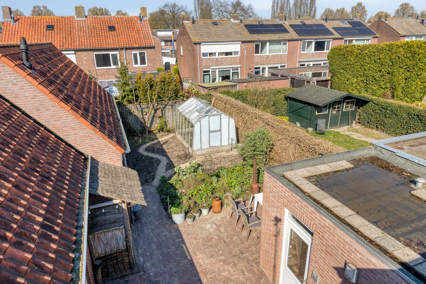 Semi-detached house with spacious driveway and three-car garage in 's Gravenmoer — 32