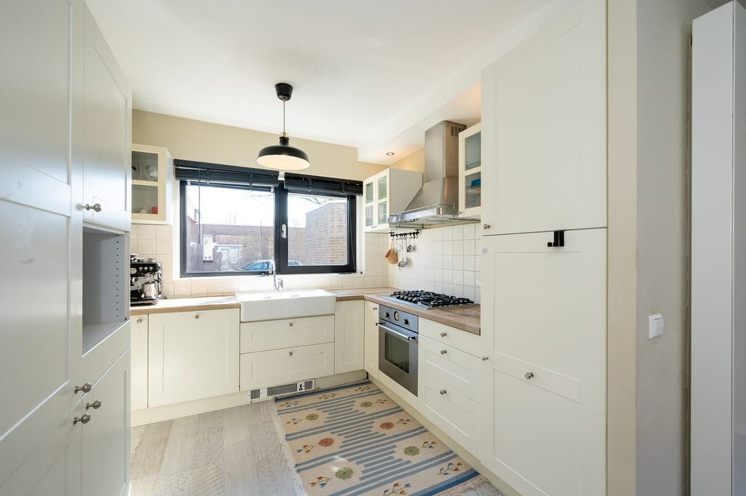 Spacious Mid-Terraced Family Home with Garden on the Water in Maarssenbroek — 14