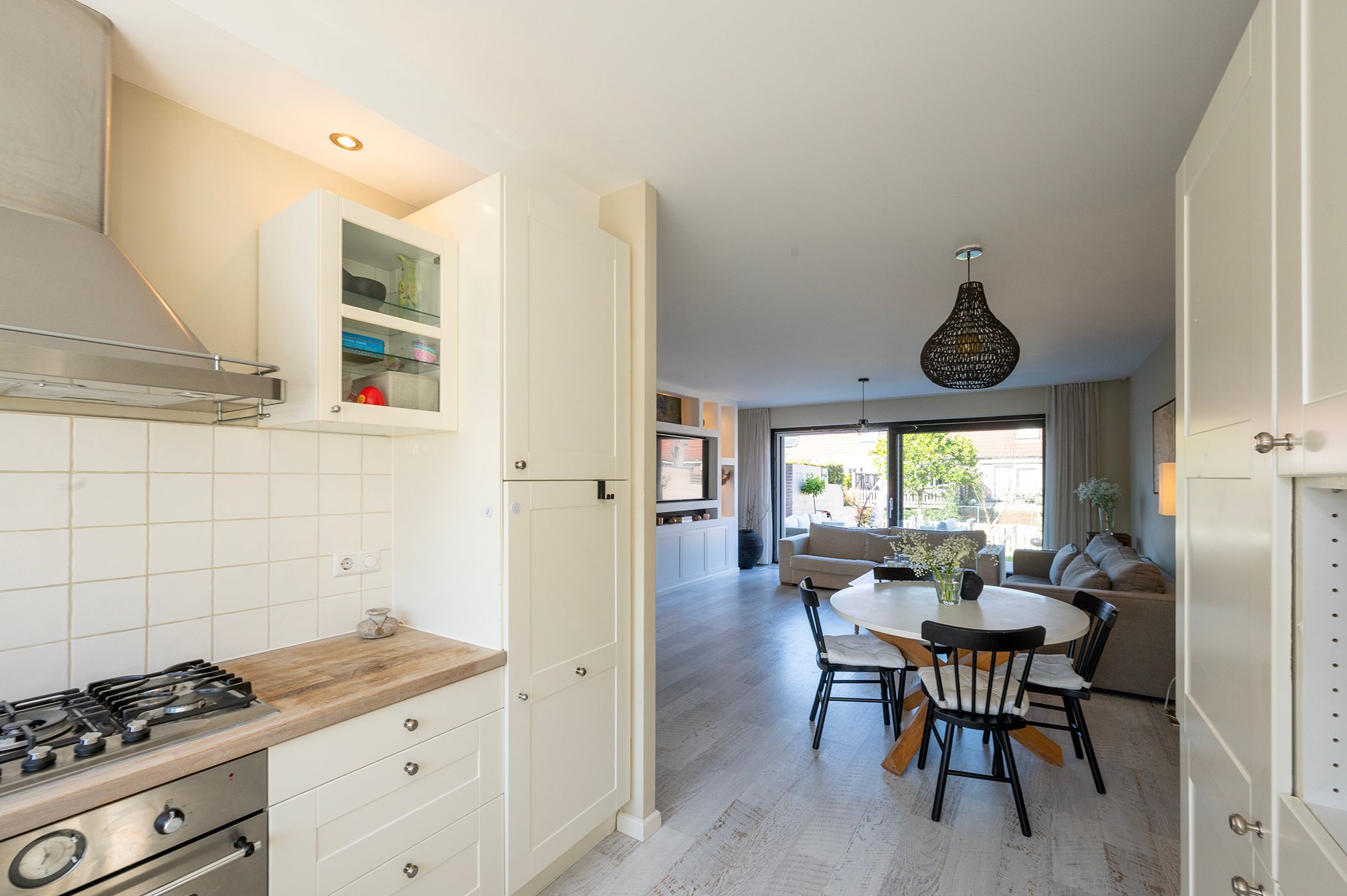 Spacious Mid-Terraced Family Home with Garden on the Water in Maarssenbroek — 15