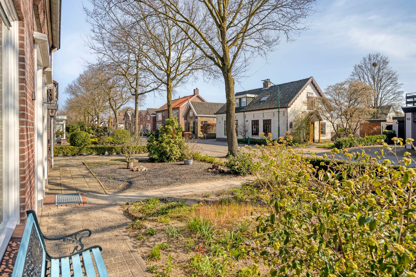 Semi-detached house with spacious driveway and three-car garage in 's Gravenmoer — 41