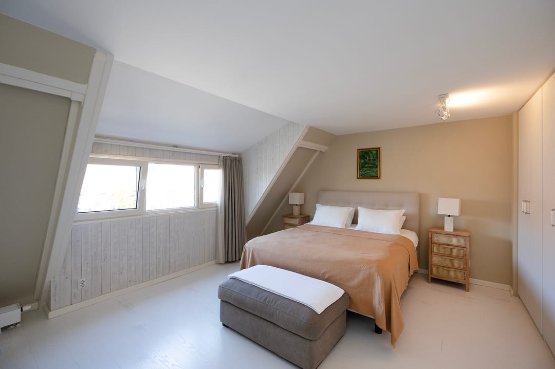 Spacious Mid-Terraced Family Home with Garden on the Water in Maarssenbroek — 20