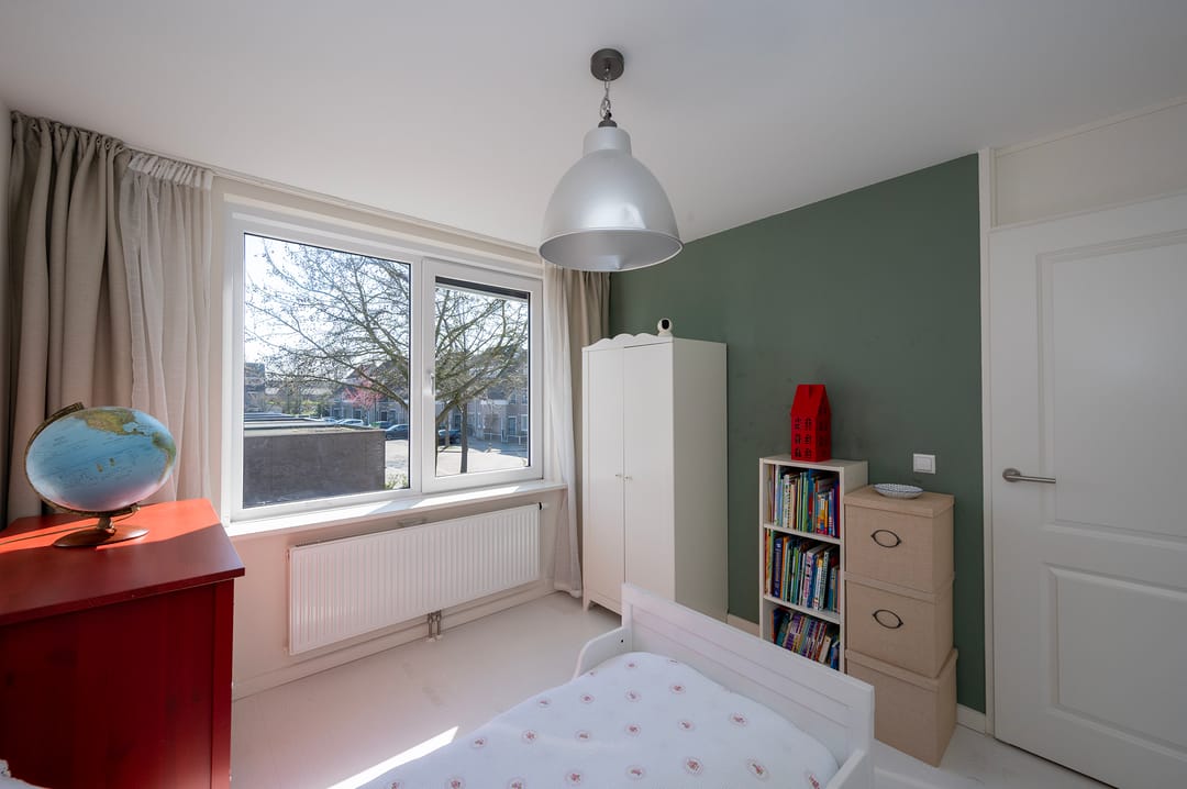 Spacious Mid-Terraced Family Home with Garden on the Water in Maarssenbroek — 23