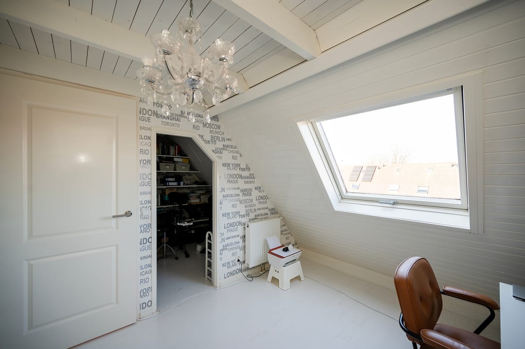 Spacious Mid-Terraced Family Home with Garden on the Water in Maarssenbroek — 27