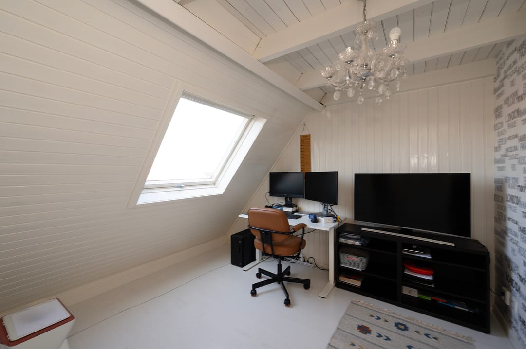 Spacious Mid-Terraced Family Home with Garden on the Water in Maarssenbroek — 28