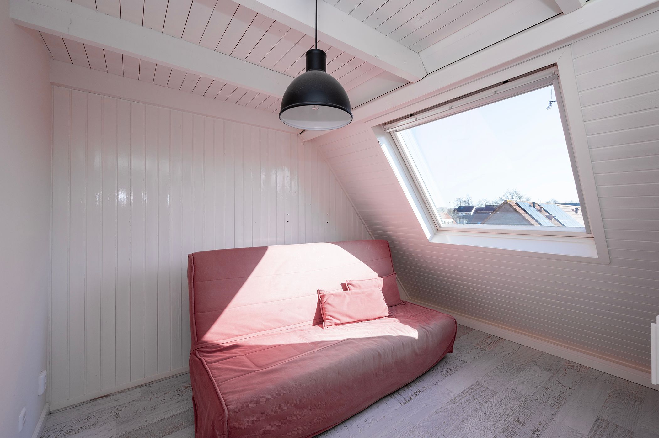 Spacious Mid-Terraced Family Home with Garden on the Water in Maarssenbroek — 29