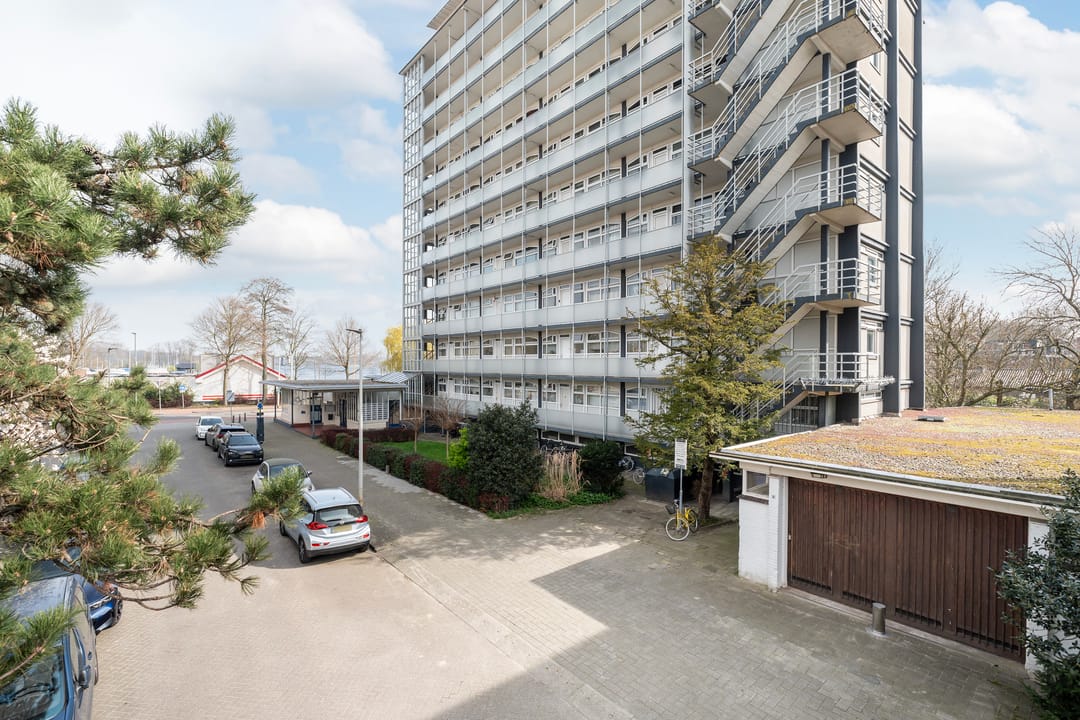 Bright apartment with panoramic Kralingse Plas view — 26