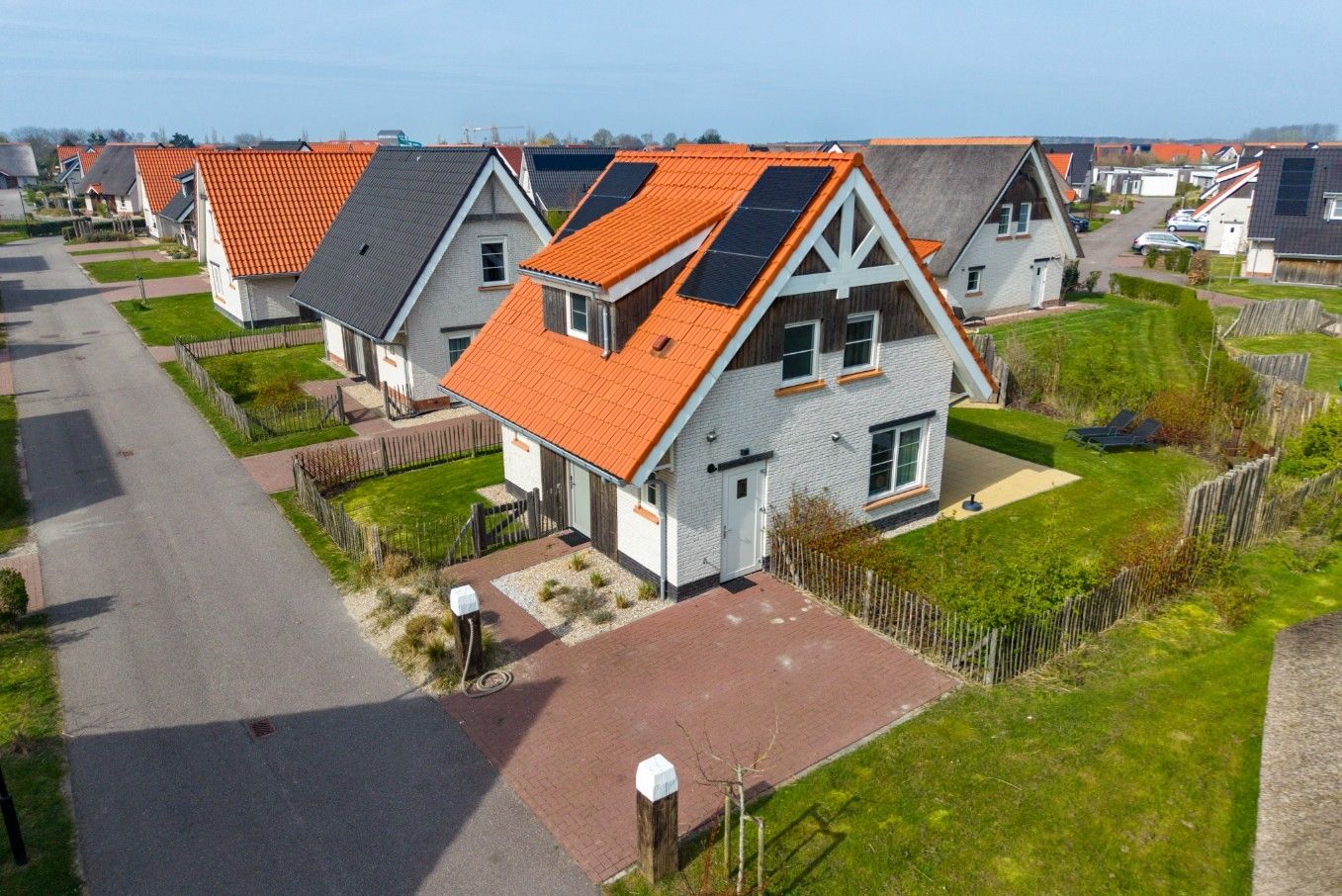 2-bedroom freehold villa in Nieuwvliet — photo 1 of 5