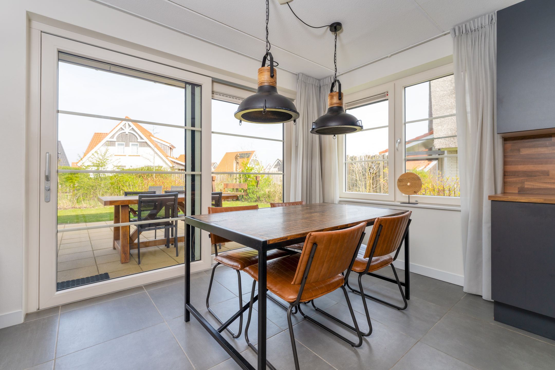 Photo 9 of Zeedijk 24-373