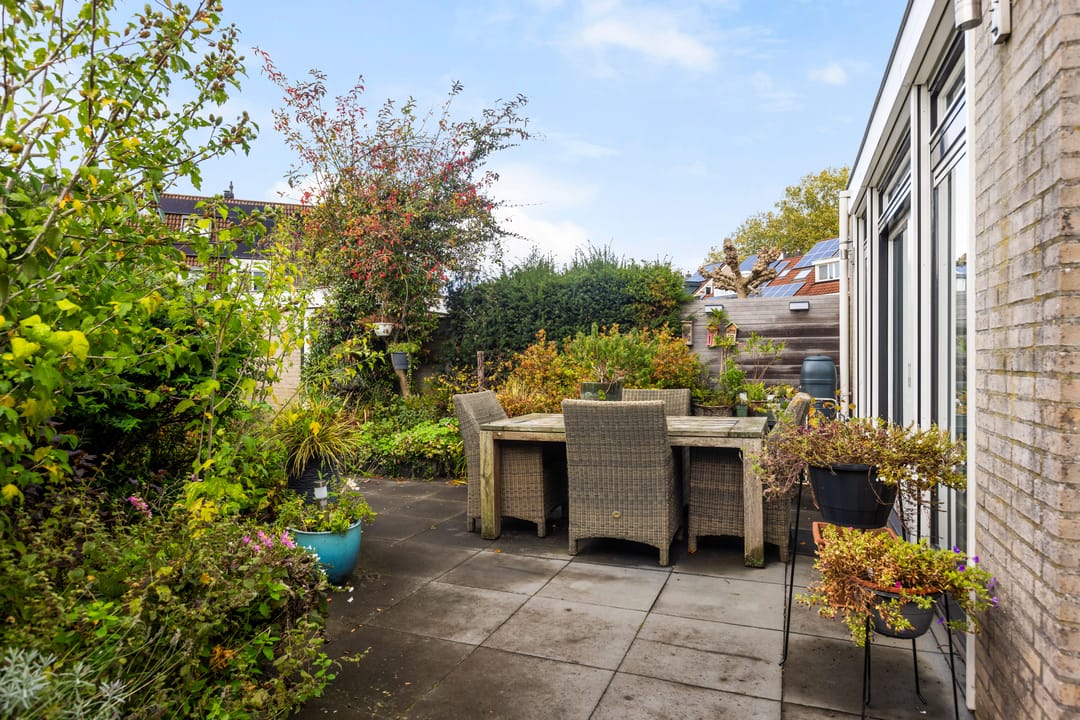 Spacious Corner Home with Garage in De Horden — 31