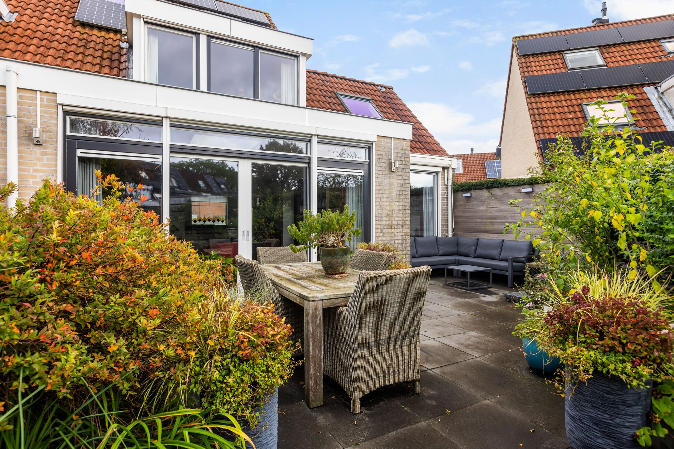 Spacious Corner Home with Garage in De Horden — 32
